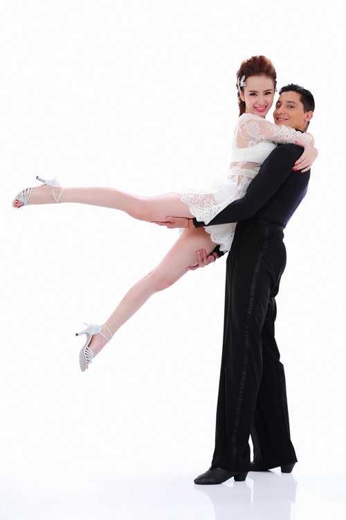 Angela Phương Trinh đọ vẻ gợi cảm với Chi Pu - 2
