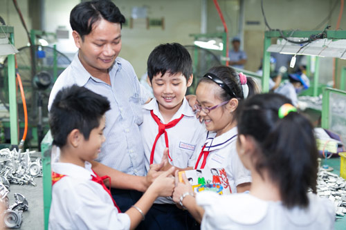 5.000 người trọn niềm vui sum họp từ bài học sẻ chia của trẻ - 4