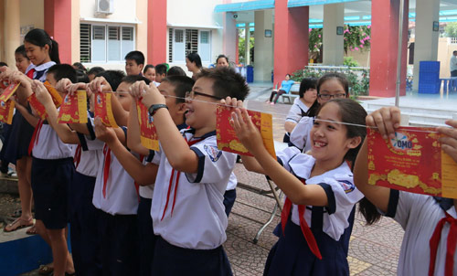 5.000 người trọn niềm vui sum họp từ bài học sẻ chia của trẻ - 3