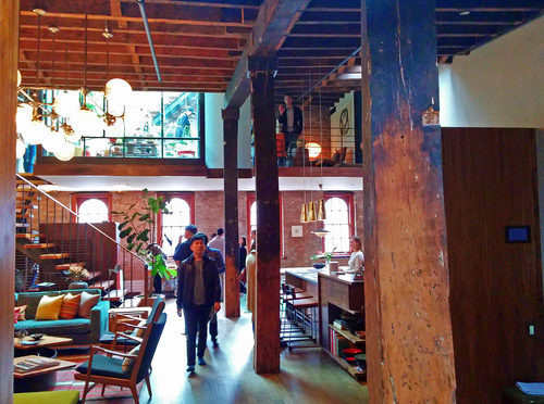 Anh chàng đẹp trai sửa nhà kho thành căn hộ đẳng cấp - 4