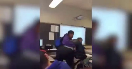 Bị thu điện thoại, học sinh lớp 9 quật ngã thầy giáo ở Mỹ - 1