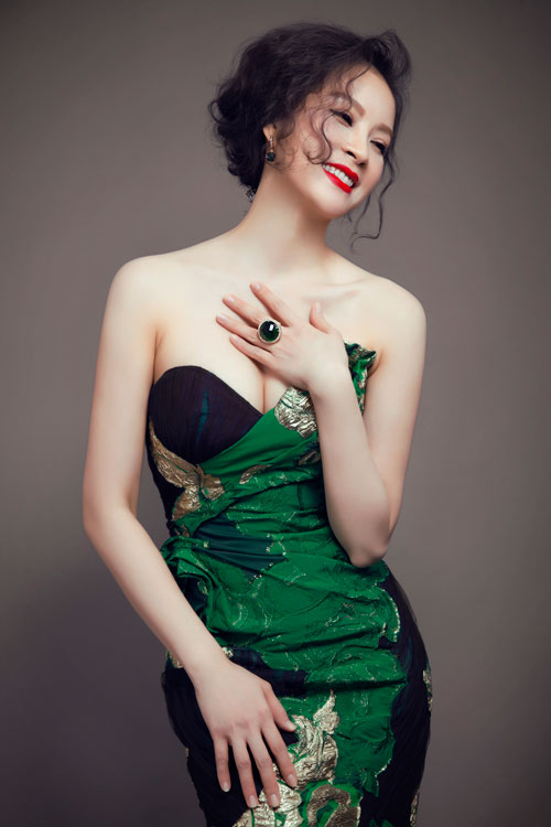 MC Thanh Mai eo thon, ngực đầy quot;khó cưỡngquot; tuổi 40 - 9