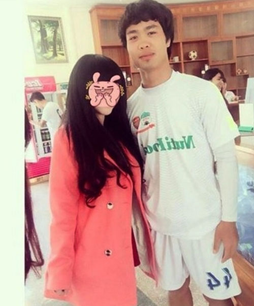 Công Phượng gây xôn xao vì hình ảnh cô gái giấu mặt - 1