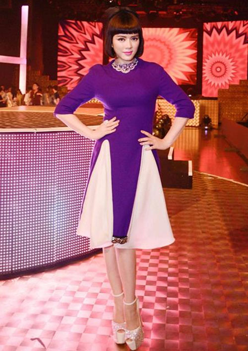 quot;Đau timquot; vì giầy cao chọc trời của sao Việt - 4