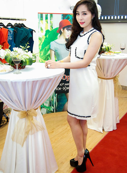 quot;Đau timquot; vì giầy cao chọc trời của sao Việt - 20