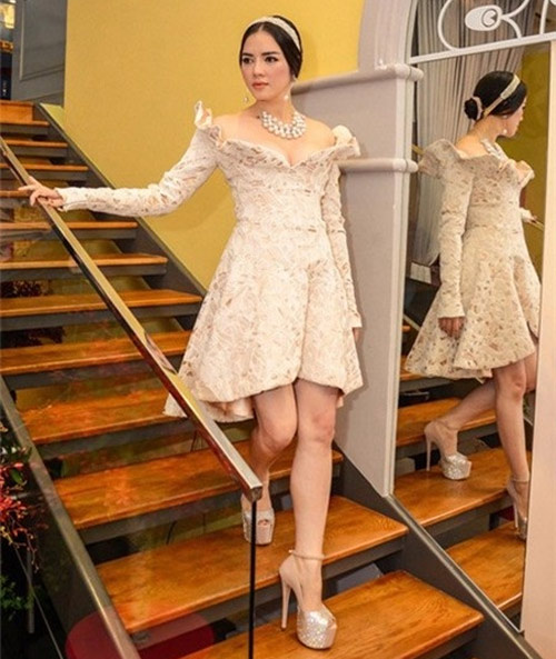 quot;Đau timquot; vì giầy cao chọc trời của sao Việt - 8