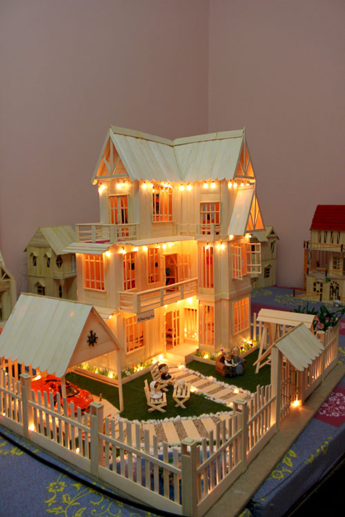 Hà Nội: Bà nội trợ hai con sở hữu trăm ngôi nhà tí hon - 5