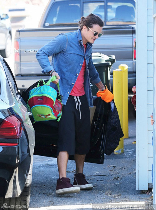 Nhóc Flynn giận dỗi với bố Orlando Bloom - 4