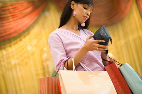 Hoảng vì vợ lén lút biếu nhà ngoại 2 chục triệu lo Tết - 1