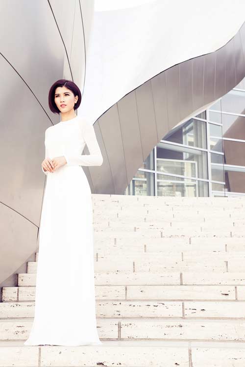 Trang Lạ quot;lột xácquot; với áo dài tha thướt  trên đất Mỹ - 4