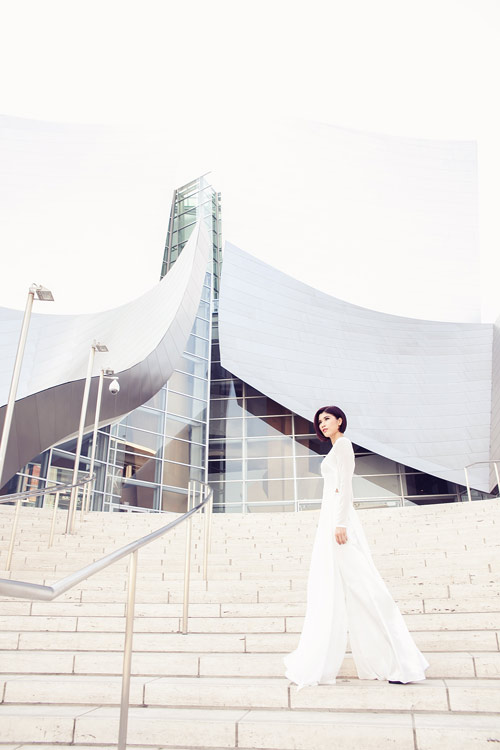 Trang Lạ quot;lột xácquot; với áo dài tha thướt  trên đất Mỹ - 8