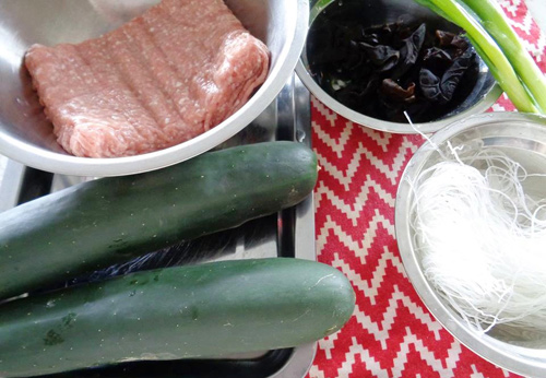 Canh bí ngòi nhồi thịt chống ngán ngày Tết - 1