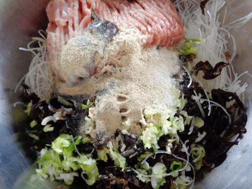 Canh bí ngòi nhồi thịt chống ngán ngày Tết - 3