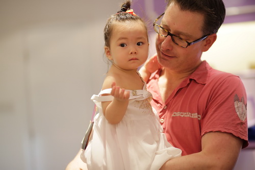 Chồng Đoan Trang khéo léo chăm sóc con gái - 3