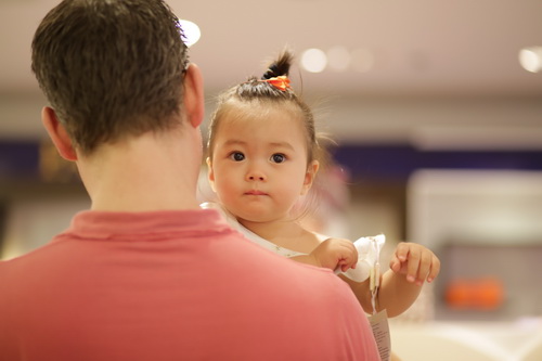 Chồng Đoan Trang khéo léo chăm sóc con gái - 7