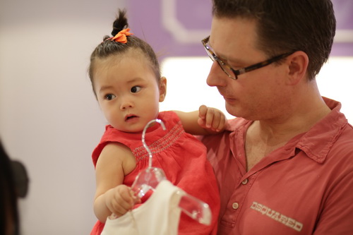 Chồng Đoan Trang khéo léo chăm sóc con gái - 12