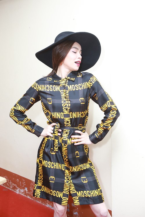 Hồ Ngọc Hà chơi trội với váy hiệu khi ngồi ghế quot;nóngquot; - 5