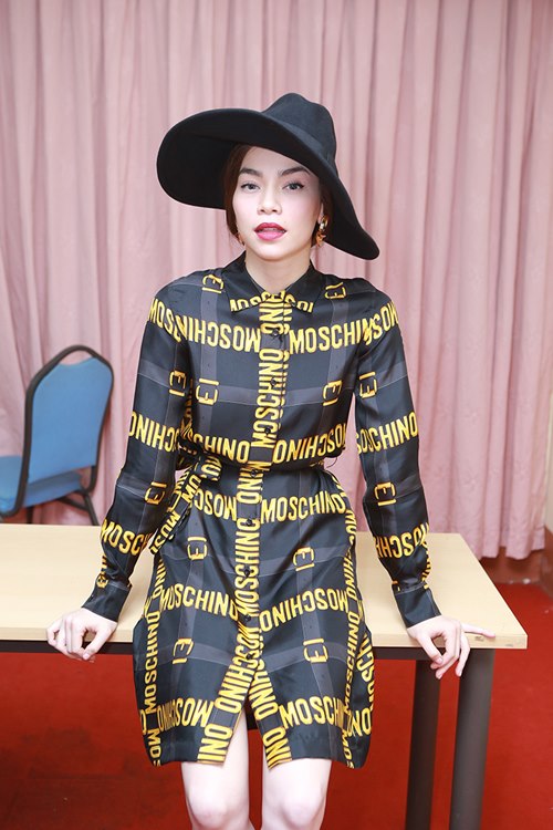 Hồ Ngọc Hà chơi trội với váy hiệu khi ngồi ghế quot;nóngquot; - 9