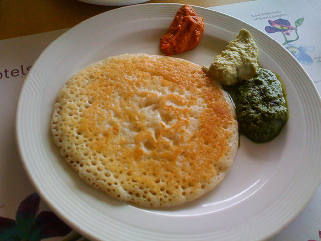 Miền Trung Ấn Độ

Món ăn sáng tiêu biểu ở miền Trung Ấn Độ là uttapam - một bánh pancake dày được ăn kèm với rau và tương ớt.




