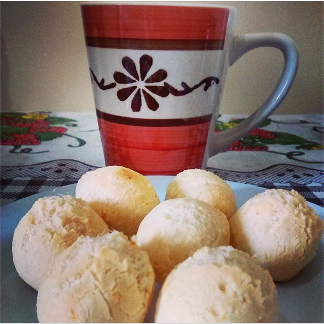 Brazil

Pão de Queijo - món bánh mì pho mát ăn cùng cà phê là thực đơn hoàn hảo cho bữa sáng ở Brazil.


