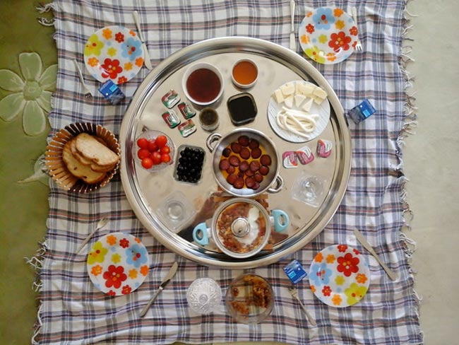 Thổ Nhĩ Kỳ

Bữa ăn sáng ở Thổ Nhĩ Kỳ bao gồm pho mát, ô liu, mật ong, mứt, bánh mì và trái cây.
