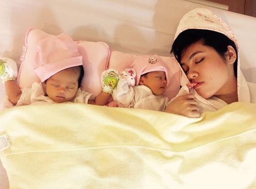 Hoàng Yến khoe chồng bế con chuyên nghiệp hơn vợ - 3