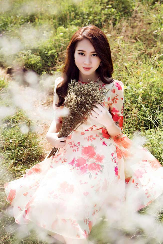 Đặng Thu Thảo là người đẹp miền Tây đầu tiên trong lịch sử lên ngôi Hoa hậu Việt Nam.
