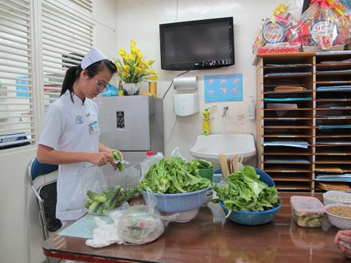 Bác sĩ Cấp cứu lặng lẽ đón tết trong bệnh viện - 5