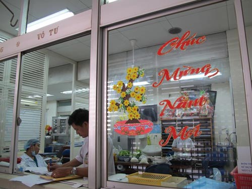 Bác sĩ Cấp cứu lặng lẽ đón tết trong bệnh viện - 6