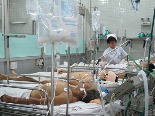 Bác sĩ Cấp cứu lặng lẽ đón tết trong bệnh viện - 9