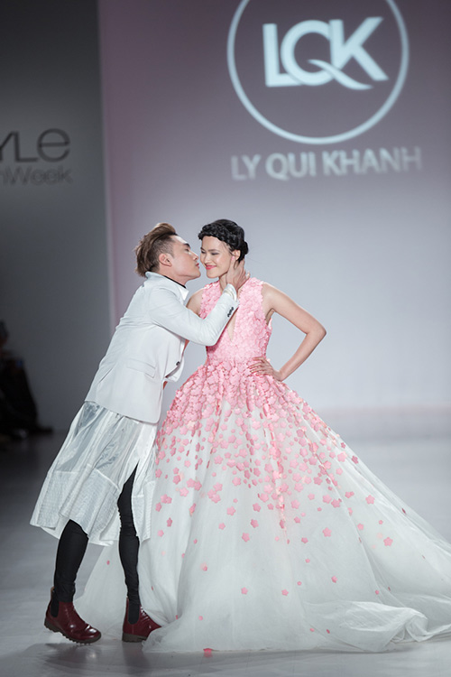 Mẫu Việt cuốn hút trong BST của Lý Qúi Khánh ở New York - 10