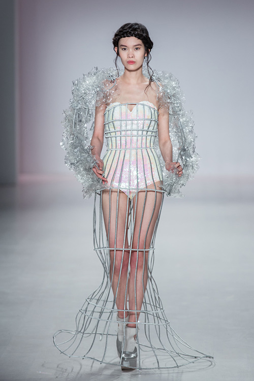 Mẫu Việt cuốn hút trong BST của Lý Qúi Khánh ở New York - 5