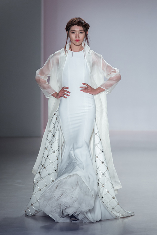 Mẫu Việt cuốn hút trong BST của Lý Qúi Khánh ở New York - 6