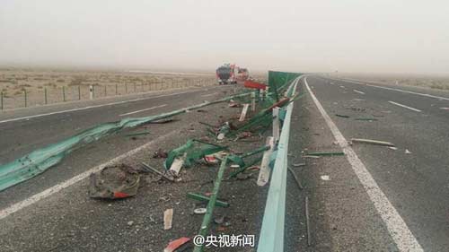 TQ: Lật xe trên đường cao tốc, gần 60 người thương vong - 4