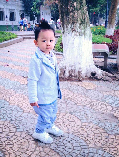 Con trai Lã Thanh Huyền ngày càng điển trai, giống bố - 5