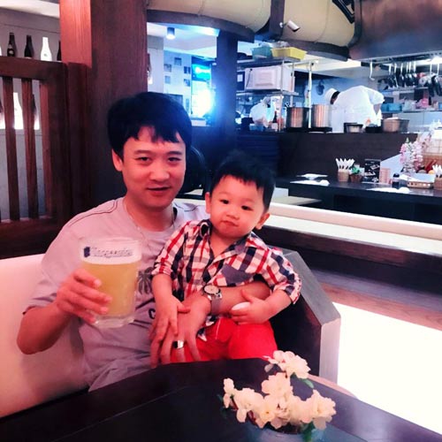 Con trai Lã Thanh Huyền ngày càng điển trai, giống bố - 3