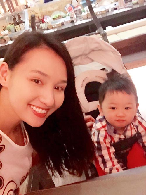 Con trai Lã Thanh Huyền ngày càng điển trai, giống bố - 2