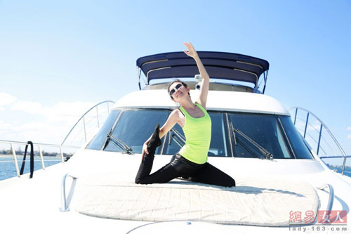 Lý Băng Băng khoe dáng thon với yoga trên du thuyền - 8