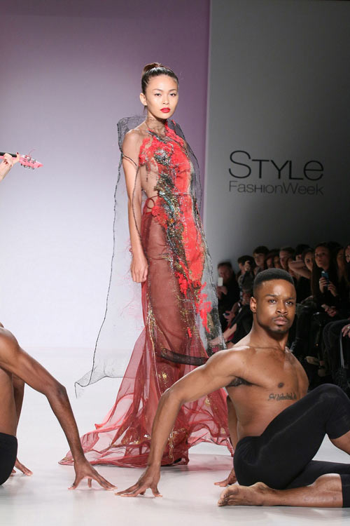 Sao Hollywood diện váy Quỳnh Paris trên thảm đỏ Oscar - 10