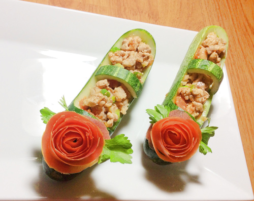 8/3: Mẹ tỉa giày xinh cho bé gái từ dưa chuột - 12