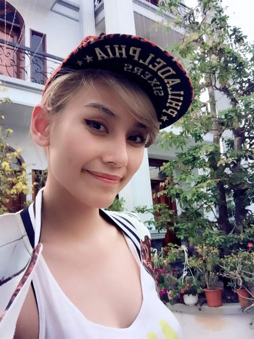 Elly Trần khoe ảnh con gái giống mình như tạc - 11