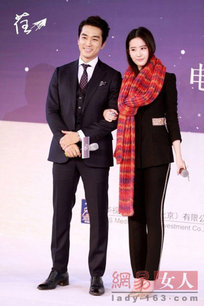 Song Seung Hun và Lưu Diệc Phi đóng chung với nhau bộ phim 'Tình yêu thứ ba'.
