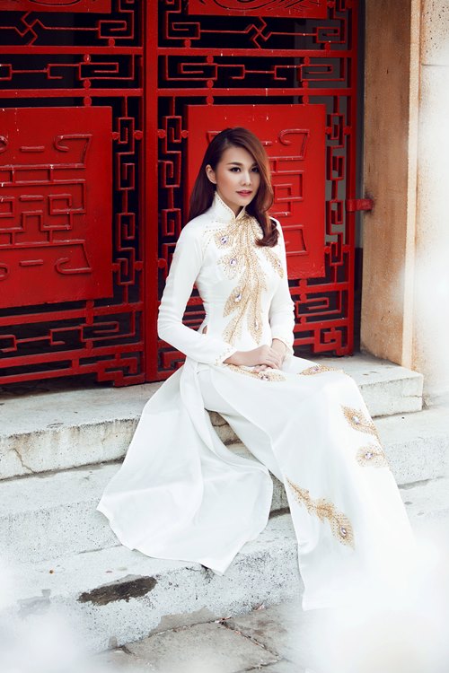 Thanh Hằng khoe đường cong nuột nà ở tuổi 32 - 2