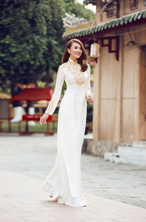 Thanh Hằng khoe đường cong nuột nà ở tuổi 32 - 4