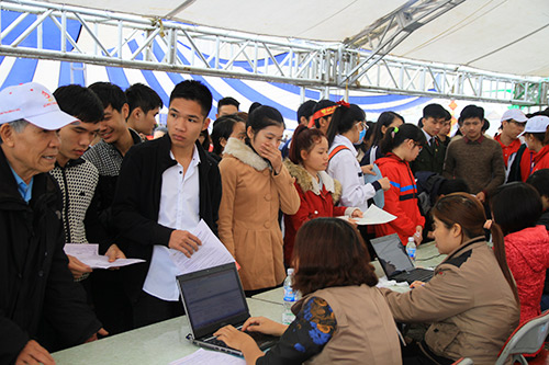 Hàng ngàn người tham gia hiến máu trong mưa rét - 4