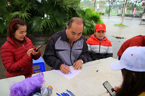 Hàng ngàn người tham gia hiến máu trong mưa rét - 5