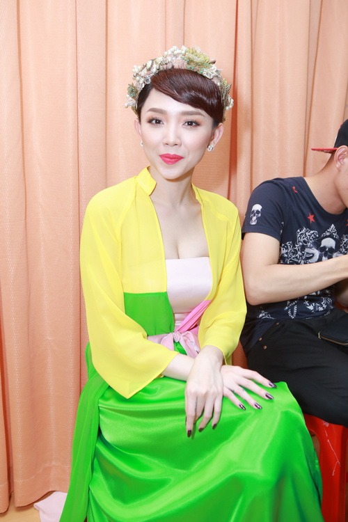 Hồ Ngọc Hà quot;gây bãoquot; sau sự cố tai nạn xe hơi - 8