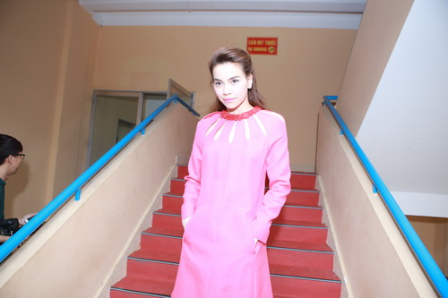 Hồ Ngọc Hà quot;gây bãoquot; sau sự cố tai nạn xe hơi - 5