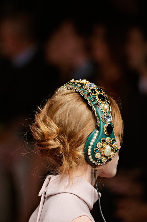 Kỳ lạ: Chiếc áo có thể quot;biến hóaquot; thành 24 kiểu - 6