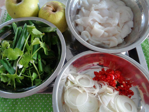 Gỏi mực táo xanh lạ miệng mà hấp dẫn - 1